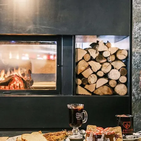 Готель Le Prieure &